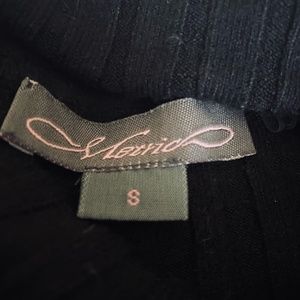 Womens like new - Metriol- black turtle neck